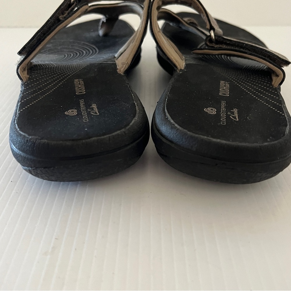 Clarks Cloudsteppers Metallic Taupe Adjustable Hook Flip Flop Sandals 7 - Picture 6 of 11